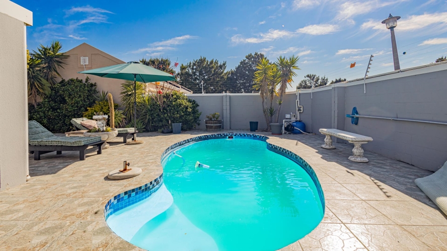 3 Bedroom Property for Sale in Sunningdale Western Cape